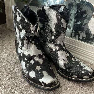 Stiefeld Acid Wash Black and Silver Cowhide Booties Size 7.5